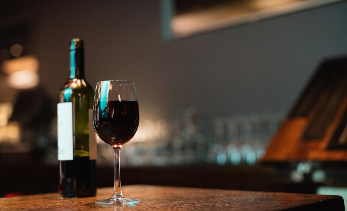 glass red wine bottl 939751721997004