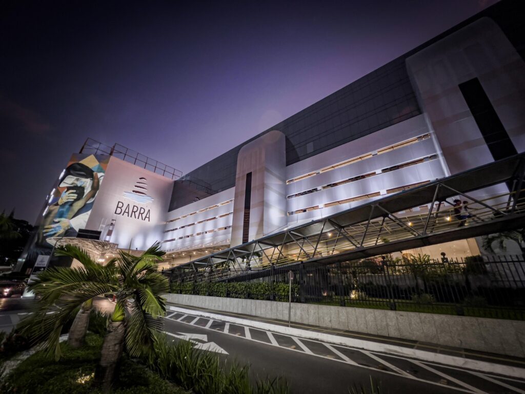 fachada Shopping Barra Agosto Branco