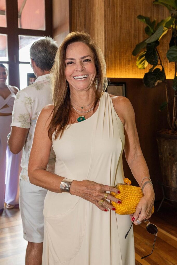 VERTICAL Angela Freitas