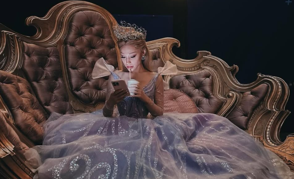 ariana grande glinda