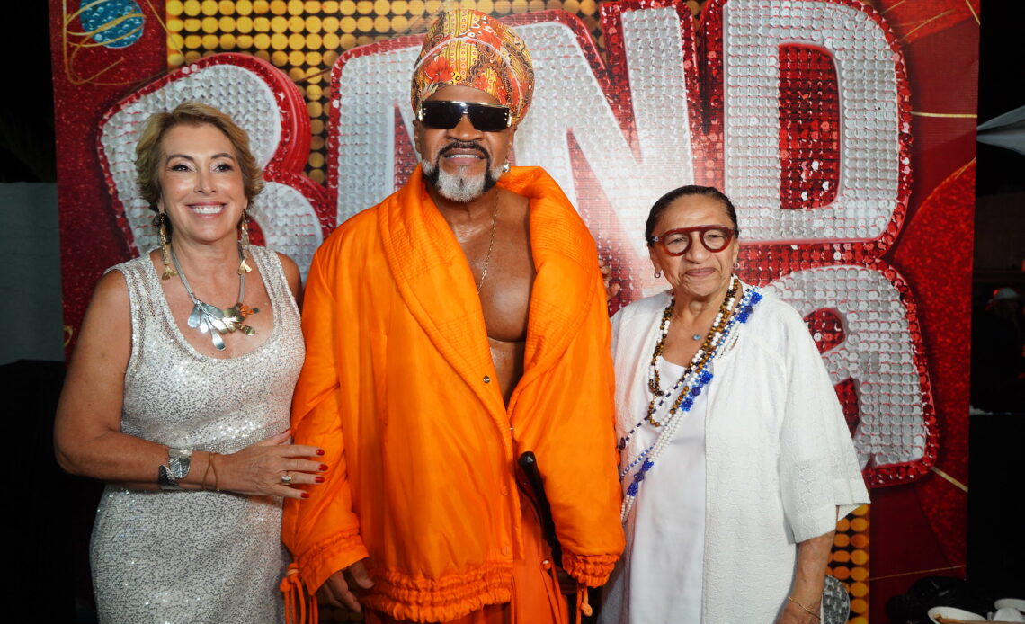 Carlinhos Brown com Tuca Zamaroni e Licia Fabio Azus Imagem