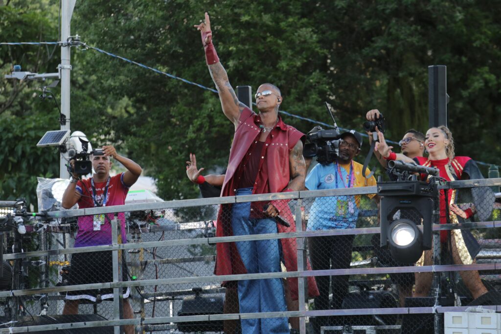 Desfile de Leo Santana no Campo Grande 2 1024x683 1