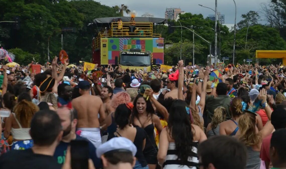 Cuidados com a saúde das pernas no carnaval