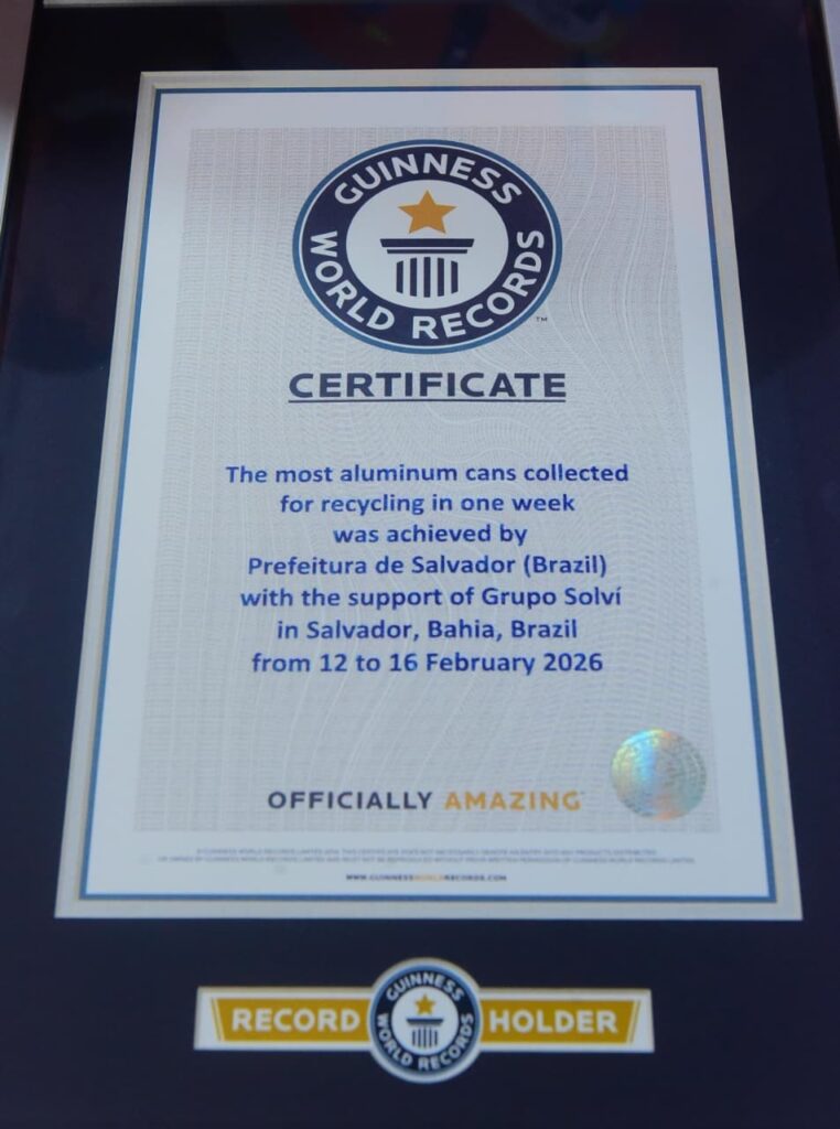 Carnaval de Salvador entrou para o Guinness World Records, o Livro dos Recordes, com a maior ação de reciclagem de latas de alumínio do mundo, resultado de uma operação conjunta entre cooperativas, Prefeitura, por meio da Limpurb, e o Grupo Solví, patrocinador da iniciativa. O anúncio oficial foi feito ontem (17) no circuito Osmar (Campo Grande).
