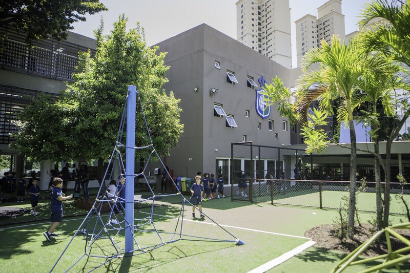 Há 66 anos, a Gurilândia iniciava, em Salvador, uma história que se transformaria em um projeto educacional completo — da primeira infância ao Ensino Médio, com estudantes preparados para universidades no Brasil e no exterior. Uma instituição que cresceu junto com as famílias e ampliou sua atuação para atender a novas gerações.