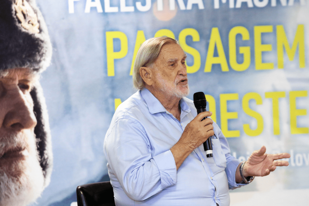 Navegador Aleixo Belov ministra palestra no Yacht Clube da Bahia durante jantar promovido pela SOAMAR e ANB, reunindo lideranças do setor náutico.