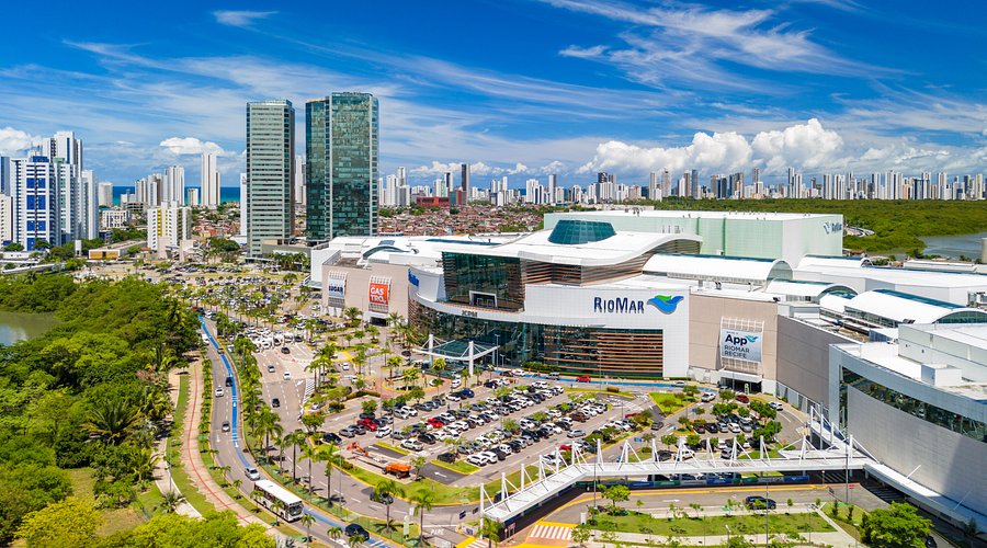 A iniciativa da Bottega Veneta Recife evidencia o potencial do Nordeste como um mercado consumidor de alto padrão.