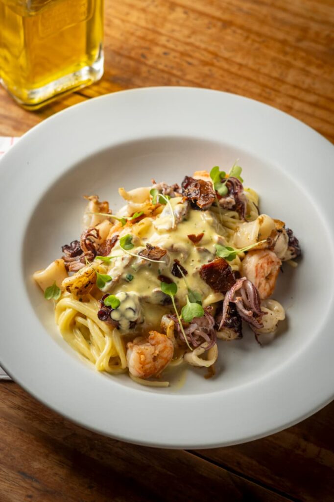 Carbonara aos frutos do mar