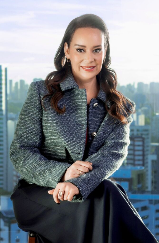 juliana guimaraes cymbeline paris