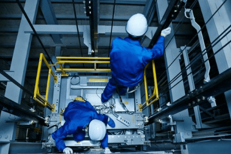 Elevador despenca em obra após possível sobrecarga e acende alerta sobre segurança