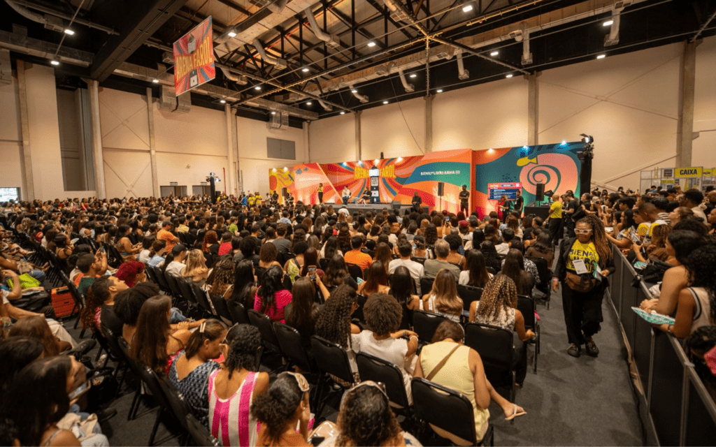 painel julia quinn bienal livro bahia 2026 foto filmart