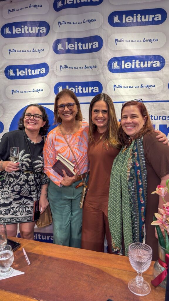 Fabiane Maimone movimenta sessões de autógrafos com livro entre os mais vendidos 10 WhatsApp Image 2026 05 22 at 16.55.58 2