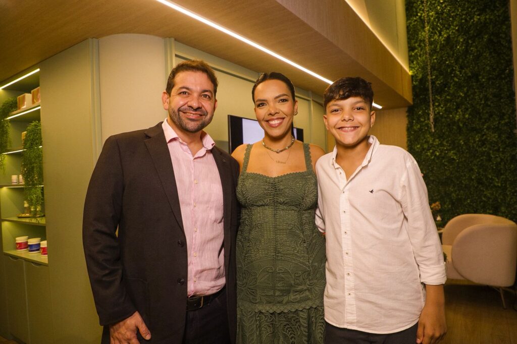 Clínica Slim comemora 20 anos com lançamento de mais uma edição da Revista Única 2 WhatsApp Image 2026 05 25 at 09.29.10