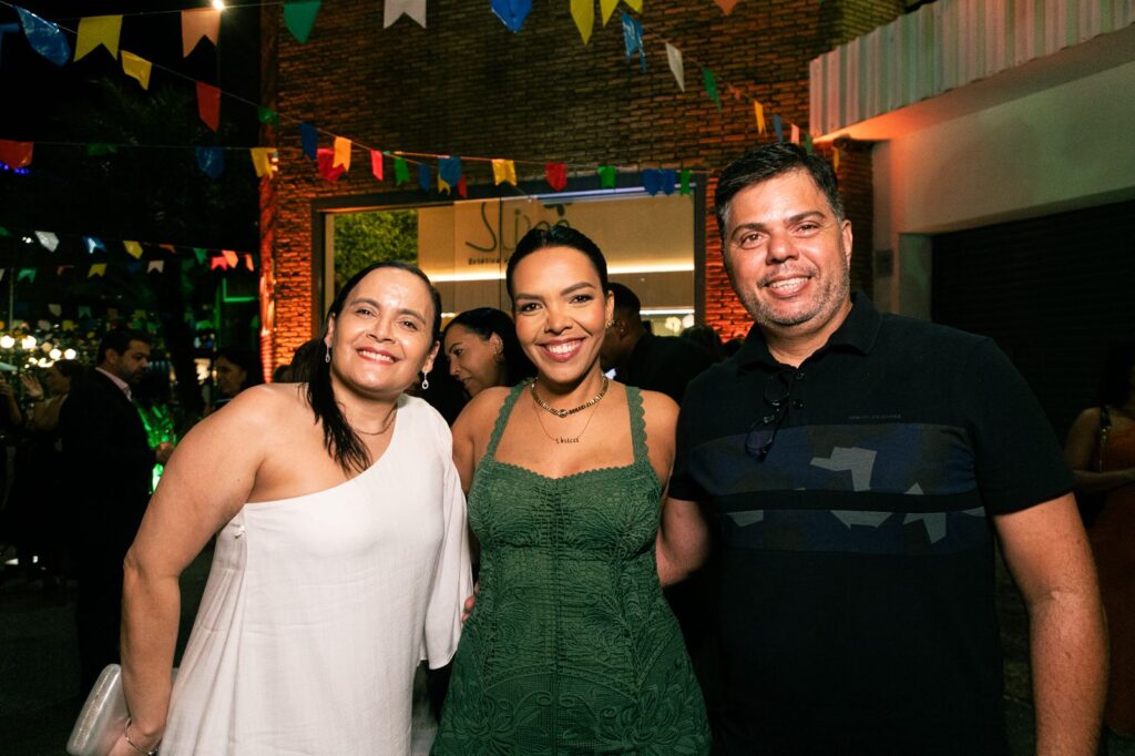 Clínica Slim comemora 20 anos com lançamento de mais uma edição da Revista Única 7 WhatsApp Image 2026 05 25 at 09.29.12
