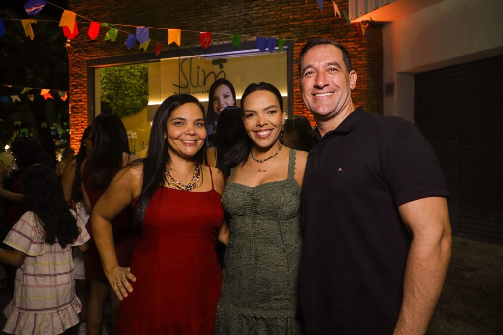 Clínica Slim comemora 20 anos com lançamento de mais uma edição da Revista Única 10 WhatsApp Image 2026 05 25 at 09.29.14 1