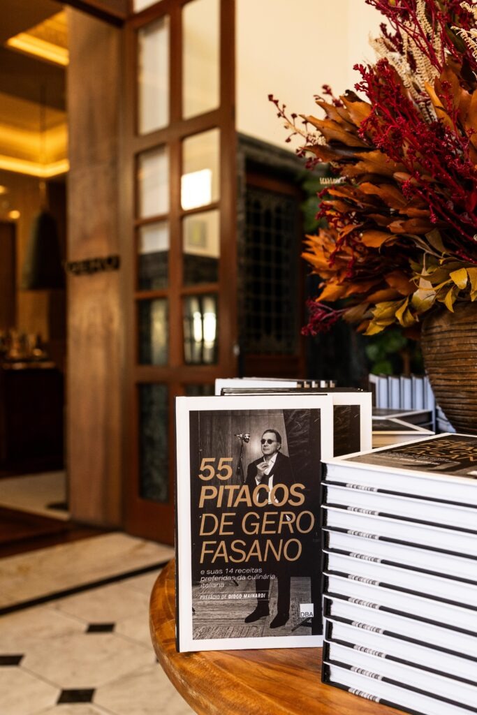 Entre pitacos, brindes e encontros: Gero Fasano lança livro em noite exclusiva no Gero Salvador 2 Novo livro de Gero Fasano, fundador e nome à frente do Grupo Fasano, foi lançado em Salvador.