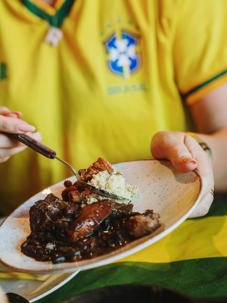 Lugares para assistir aos jogos do Brasil perto do Corredor da Vitória 3 SaveClip.App 718131646 18394543192088350 9113419495946160734 n