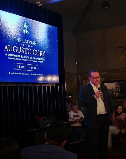Em Salvador, Augusto Cury alerta para riscos da hiperconexão e defende gestão da emoção 2 augusto cury 1