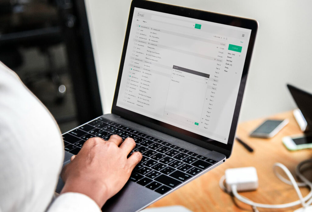 Empresas podem monitorar redes sociais dos funcionários? Entenda os limites legais 3 163212