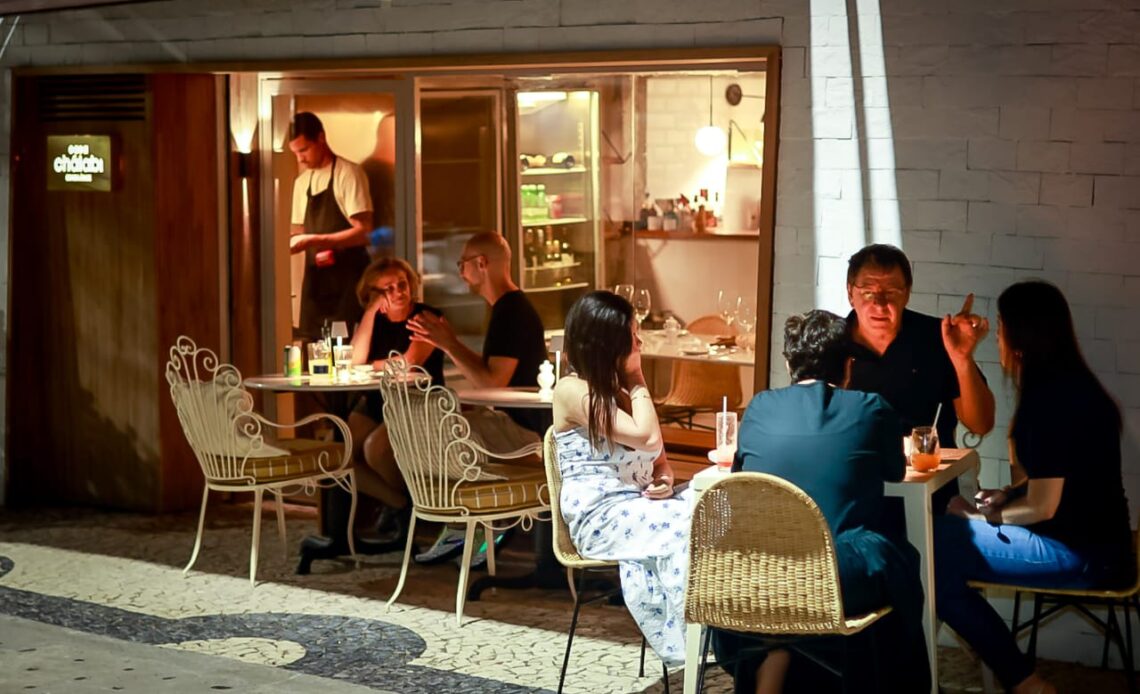 Dia do Amigo: por que a cozinha líbano-mediterrânea combina tanto com a celebração da amizade? 1 Dia do Amigo