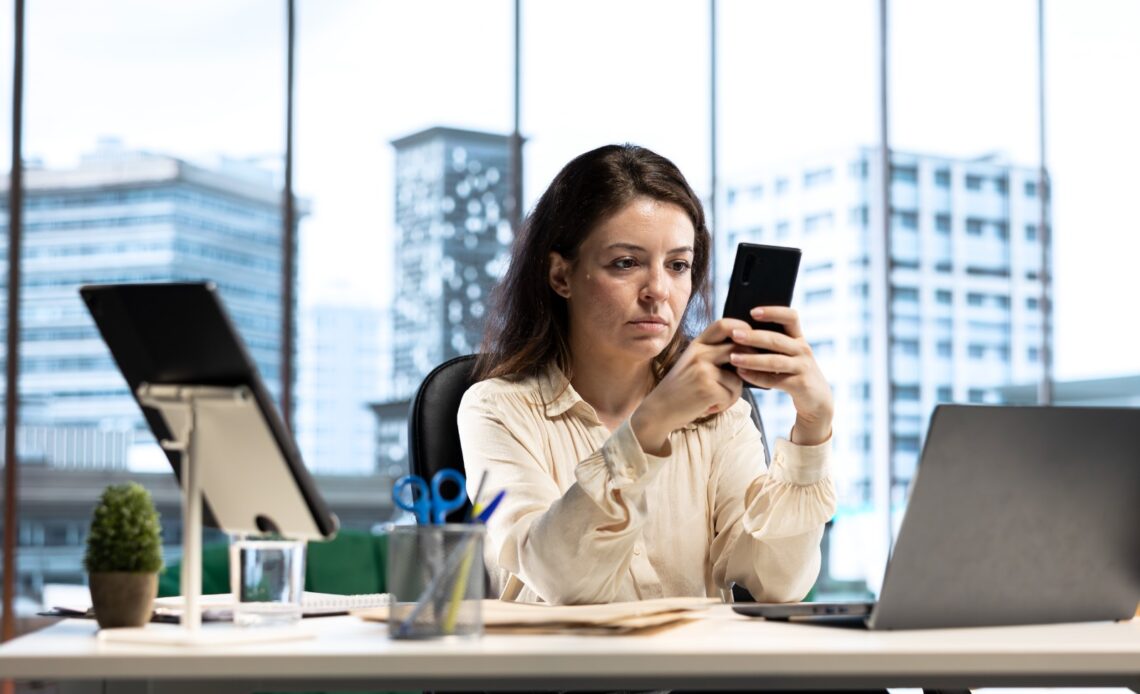 Empresas podem monitorar redes sociais dos funcionários? Entenda os limites legais 1 redes sociais