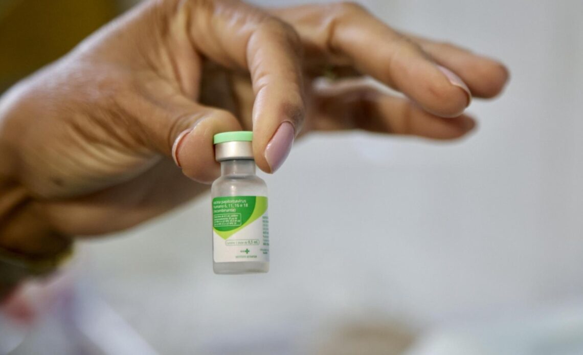 Jovens de 15 a 19 anos têm até dezembro para se vacinar contra o HPV em Salvador 1 vacina hpv foto bruno concha secom