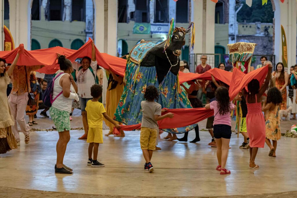 Festival de Lençóis 2026 reúne música, culturas populares e sustentabilidade 2 Boi Diamante 02.jpg Divulgacao