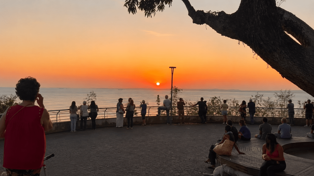 Além do Farol: 12 lugares para assistir ao pôr do sol em Salvador 2 ChatGPT Image 13 de ago. de 2026 15 16 48