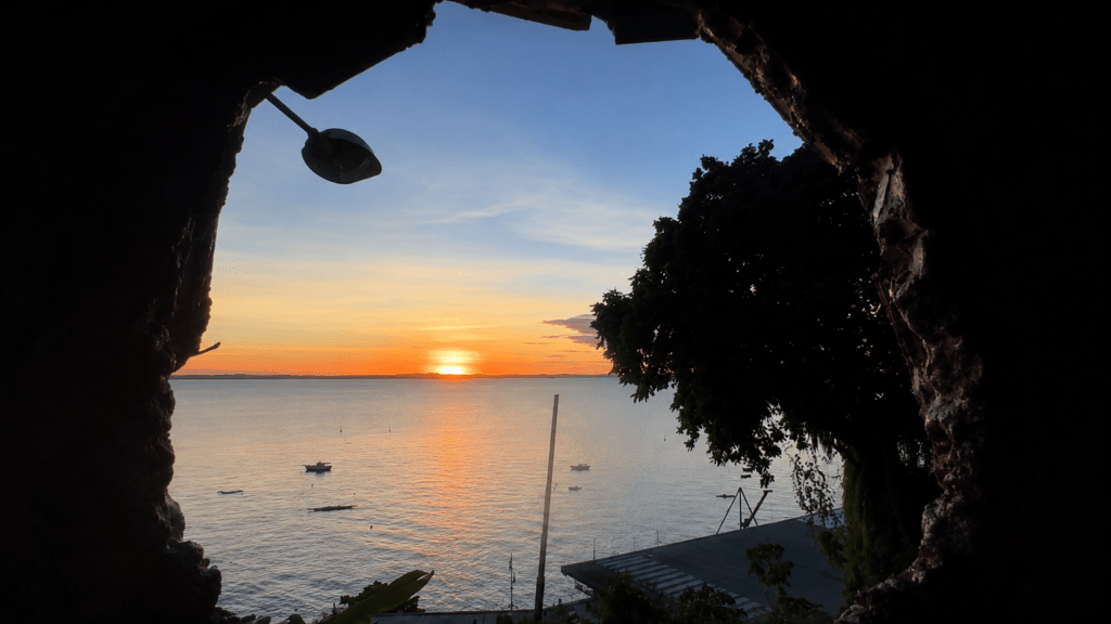 Além do Farol: 12 lugares para assistir ao pôr do sol em Salvador 6 ChatGPT Image 13 de ago. de 2026 15 28 30