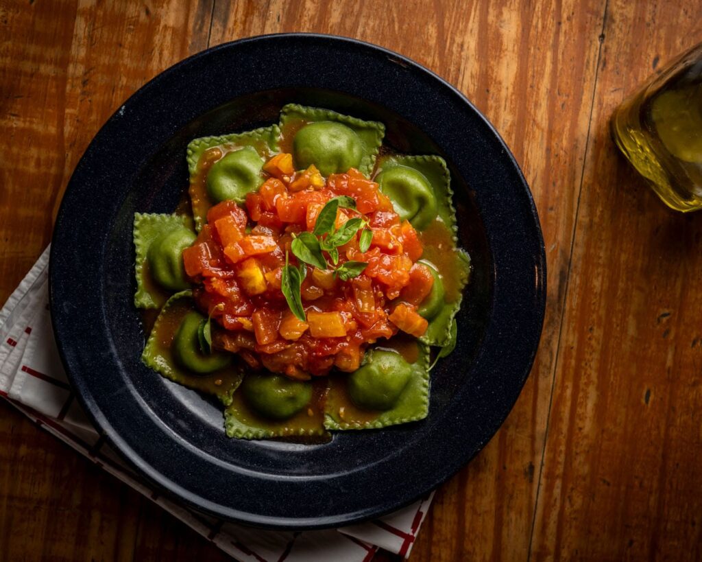 Pasta em Casa prepara edição especial da Ilha de Massas para celebrar o Dia dos Pais 2 Ravioli verde de bufala ao pomodoro