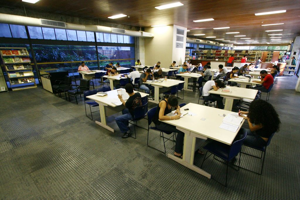 Além do home office: 10 lugares para trabalhar e estudar em Salvador 5 Sala de leitura na Biblioteca Publica do Estado da Bahia 2011