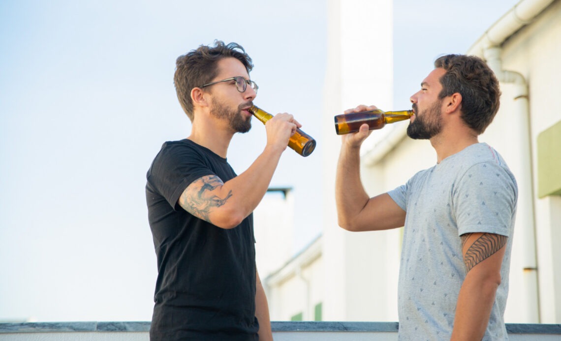 Como a cerveja impacta o corpo? Veja dicas para comparar produtos 1 cerveja