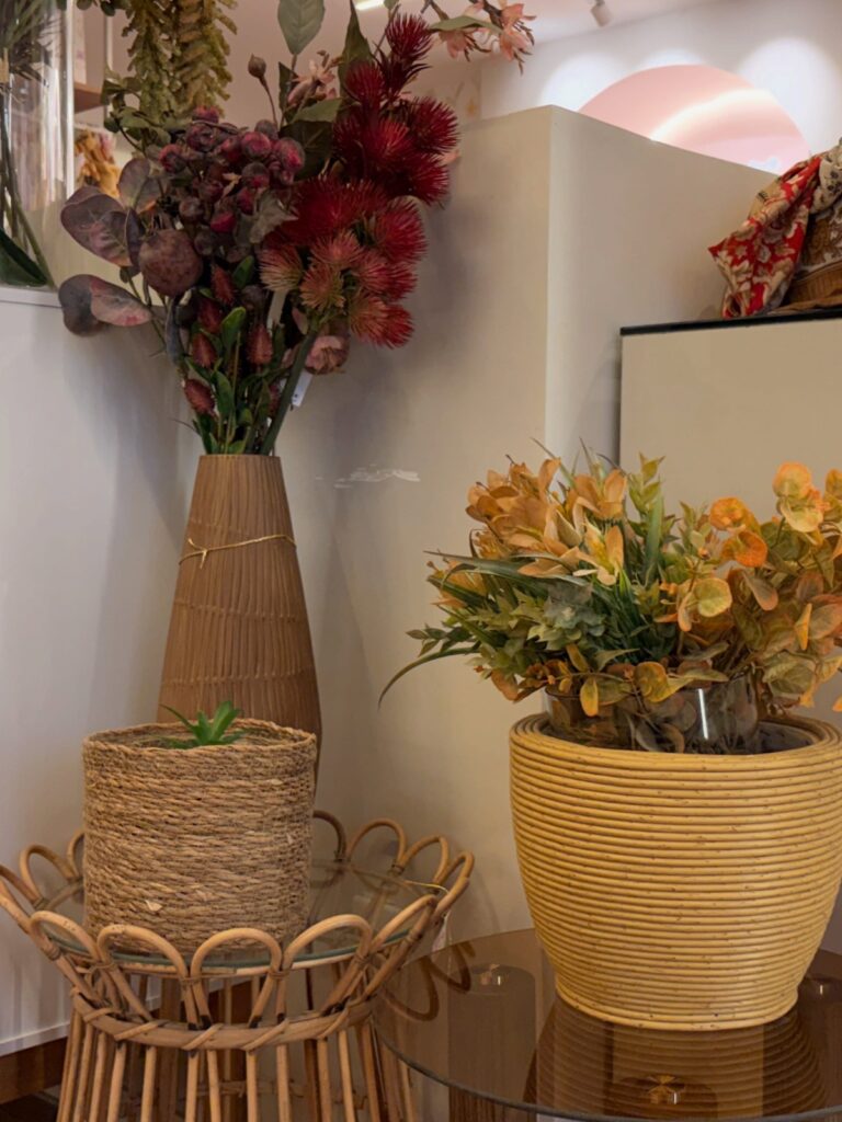 Flores permanentes ganham espaço na decoração: tendência ou economia? 5 WhatsApp Image 2026 08 11 at 10.14.46