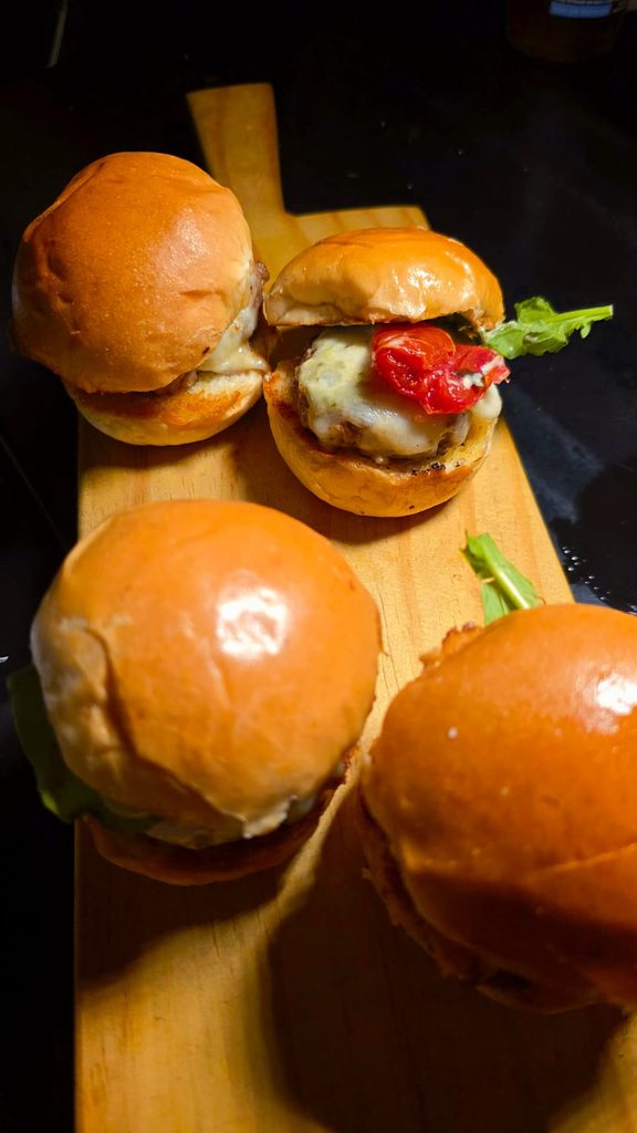 Salvador Burger Gourmert recebe imprensa e convidados no lançamento da quarta edição do festival 5 WhatsApp Image 2026 08 26 at 10.24.28
