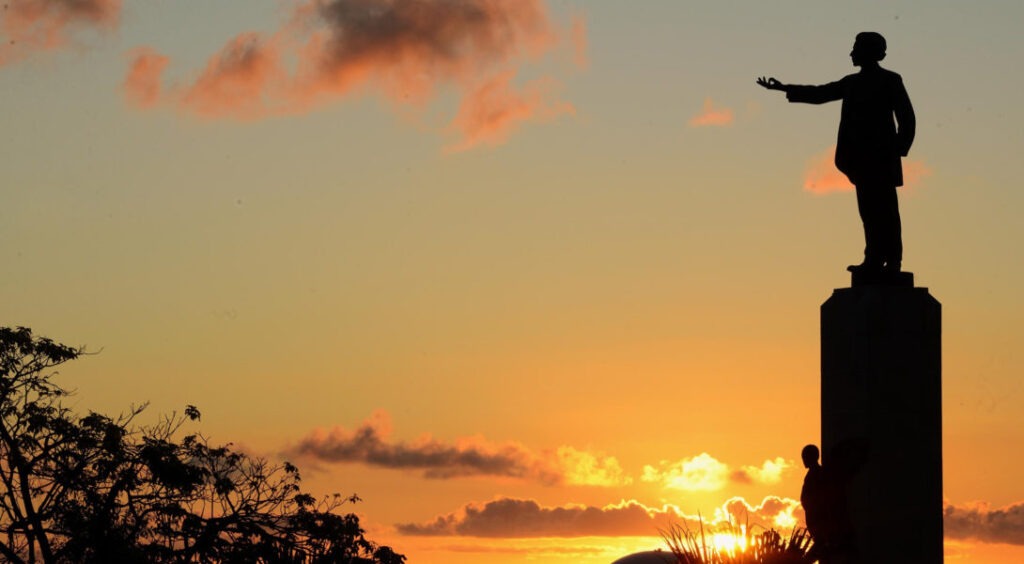 Além do Farol: 12 lugares para assistir ao pôr do sol em Salvador 3 pordosol castroalves 1090x600 1