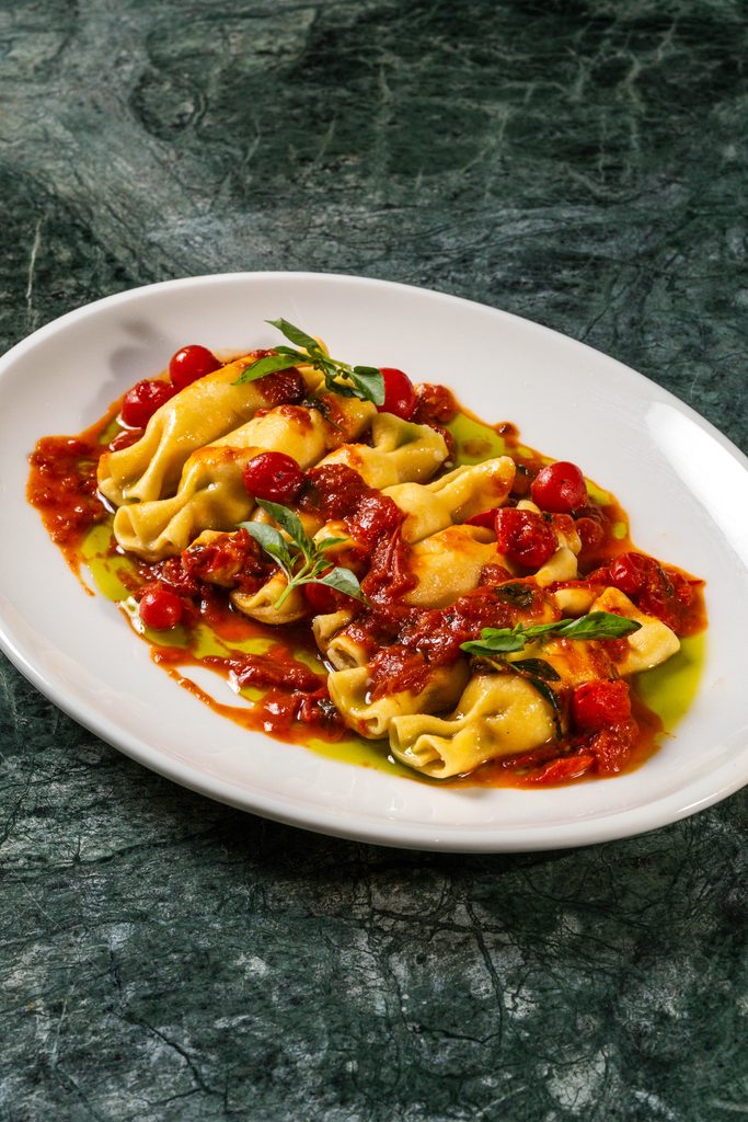 Vona estreia menu completo com novidades em entradas, principais e sobremesas 2 Bombom de Ricotta Siciliano 683x1024 1