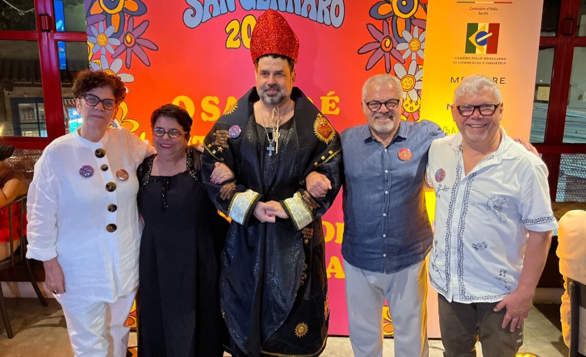 Festa de San Gennaro apresenta ator que interpreta o santo e novo figurino 1 San Gennaro 2