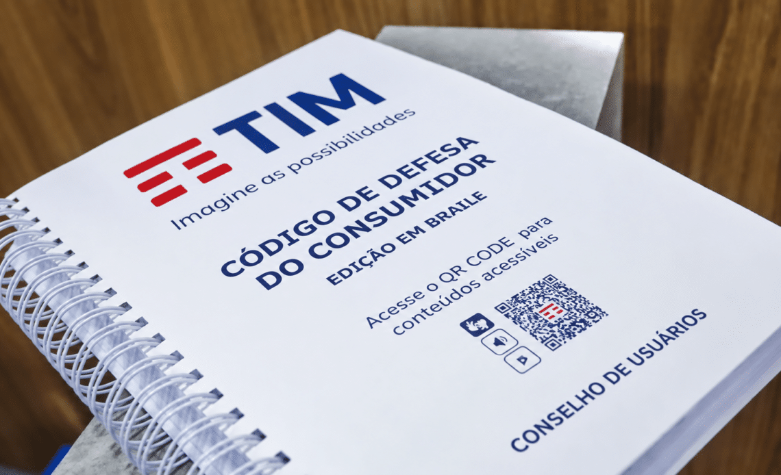 TIM entrega 10 exemplares do CDC Acessível ao Instituto de Cegos da Bahia 1 cdc 2026