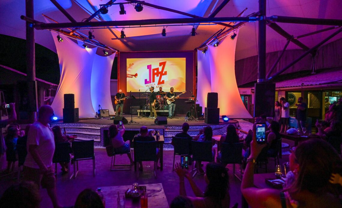 Festival de Jazz da Praia do Forte terá shows gratuitos no feriadão 1 Festival de Jazz Praia do Forte