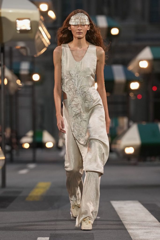 Baiana Larissa Moraes participa do 8º desfile seguido da Louis Vuitton no Louvre 2 Larissa Modelo