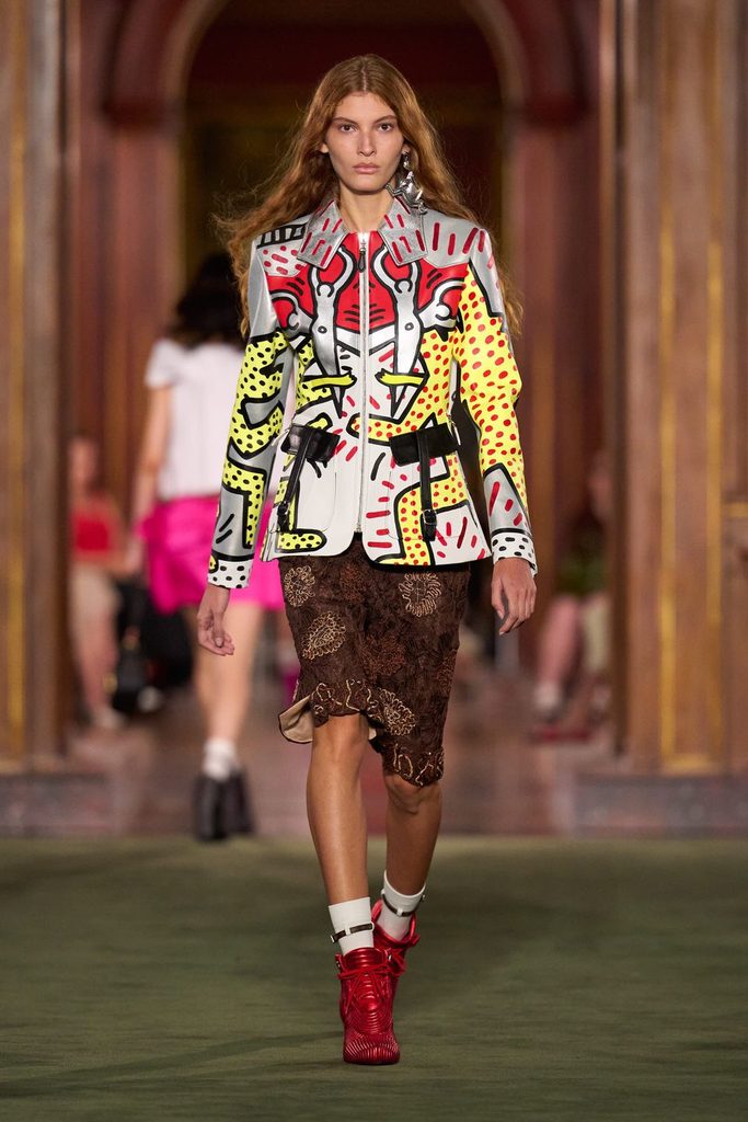 Baiana Larissa Moraes participa do 8º desfile seguido da Louis Vuitton no Louvre 3 Larissa desfileLV
