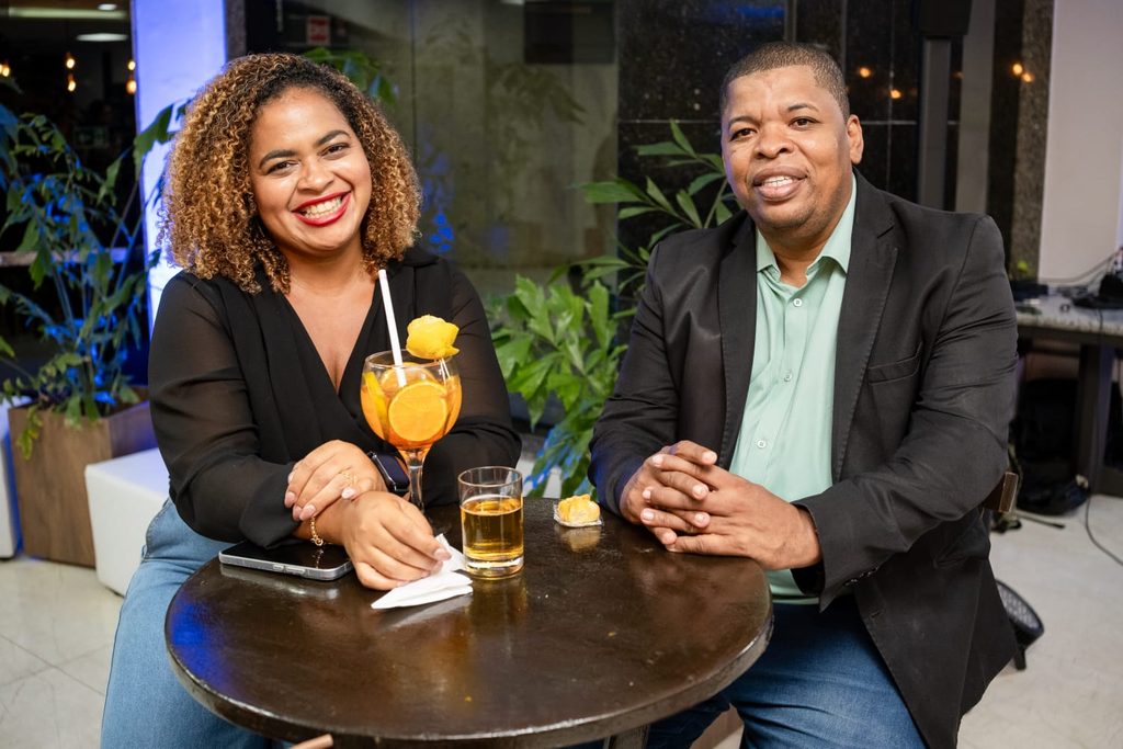 Hotel Fiesta Bahia reúne empresários do turismo e da área médica em encontro de networking 3 Zirlene Matos Secretaria executiva do Conselho Estadual de Saude da Bahia e Marcos Gemeos Presidente do Conselho Estadual de Saude da Bahia Cesab