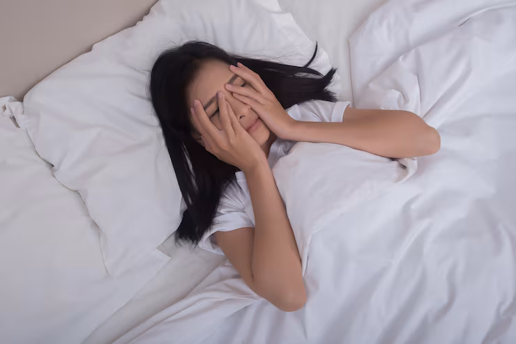 Treina e não ganha massa muscular? Médica aponta 5 possíveis causas 2 bela jovem cobrindo os olhos dela 1150 2907